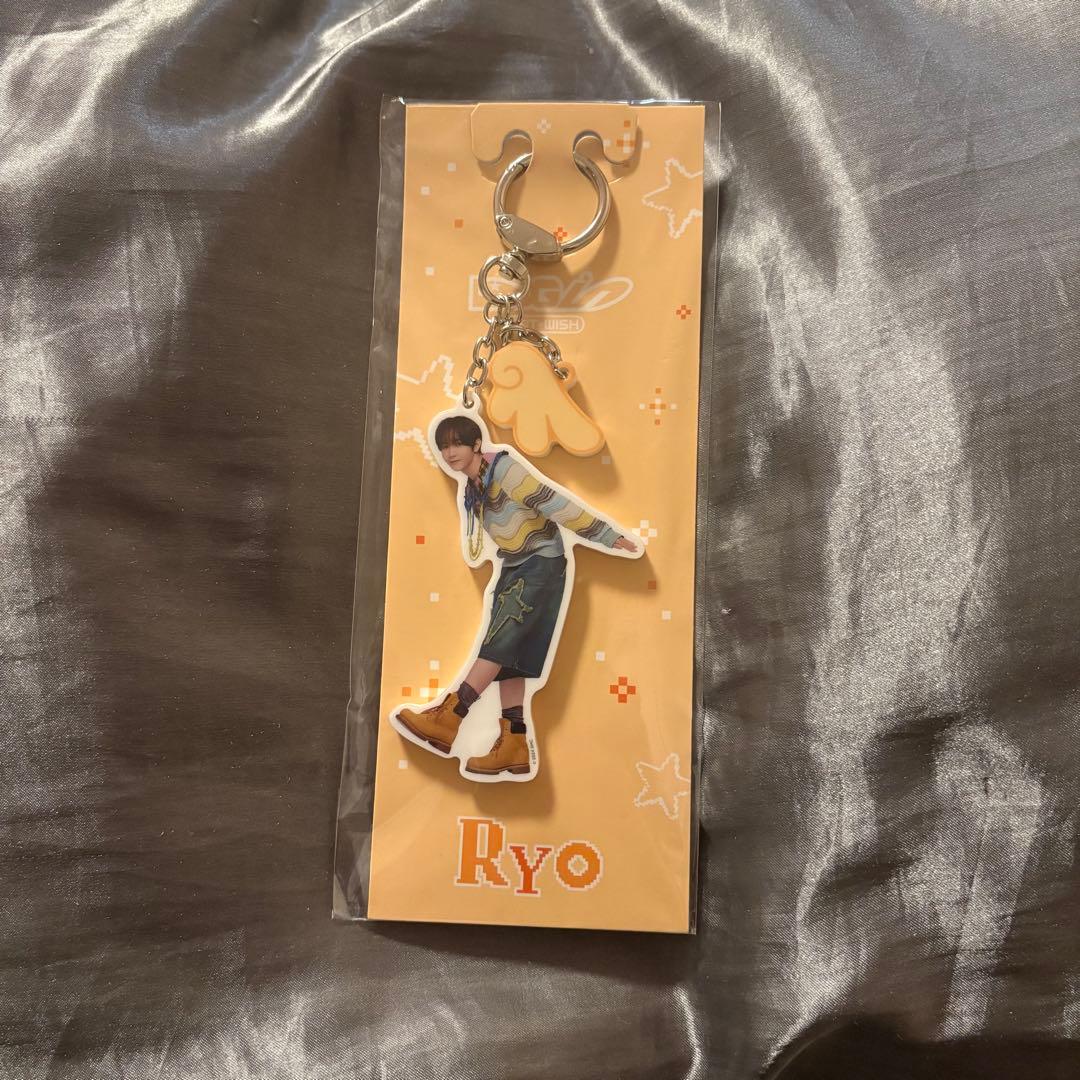 nctwish login アクリルキーホルダー リョウ - メルカリ