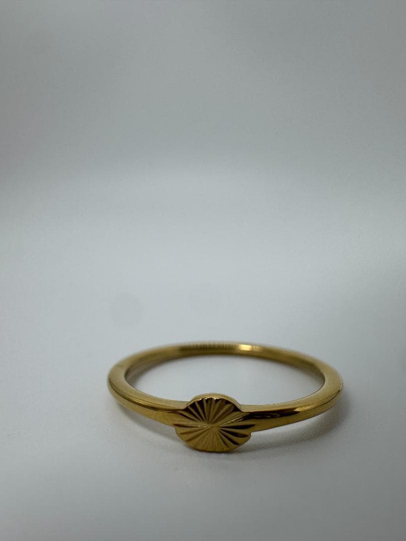 K18ゴールドリング 放射状彫刻0.71g/11号 11号 甲丸 リング・指輪 K18ゴールド 18金 4.5g レディース 【中古