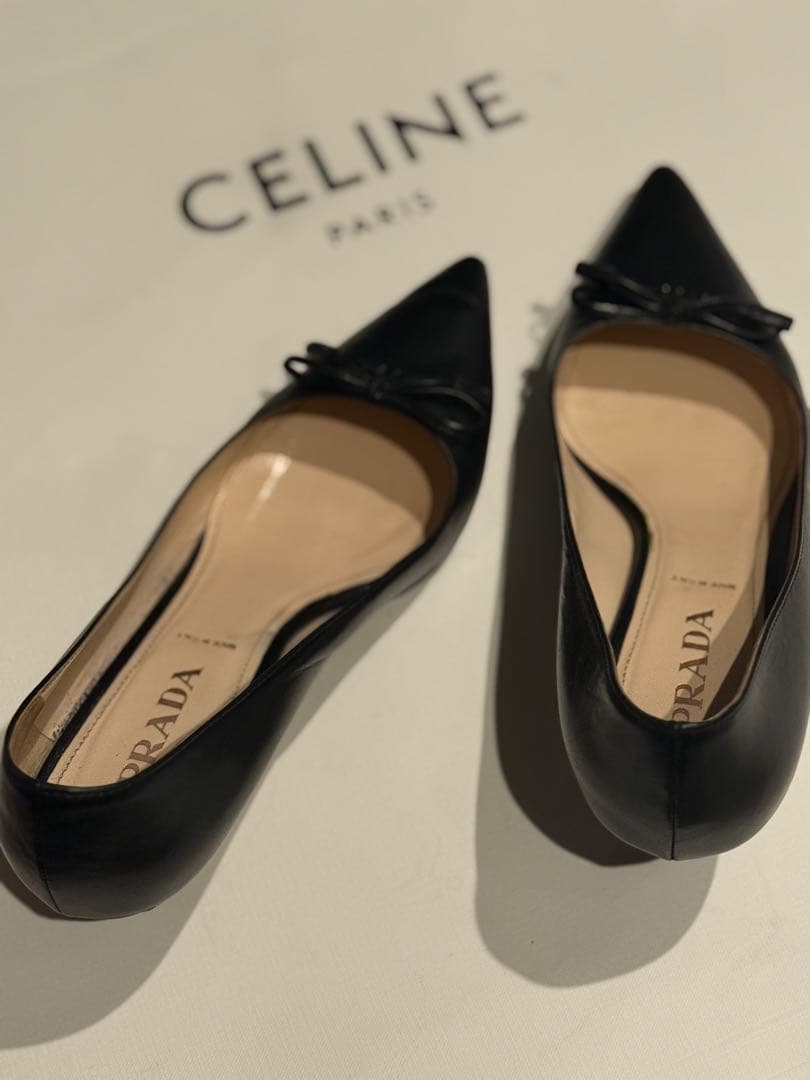 【PRADA】ブラック ポインテッドトゥ パンプス