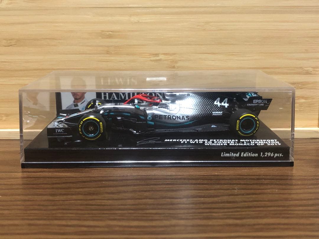 ミニチャンプス1/43メルセデスAMGW10 L.ハミルトンN.ラウダ追悼カラー