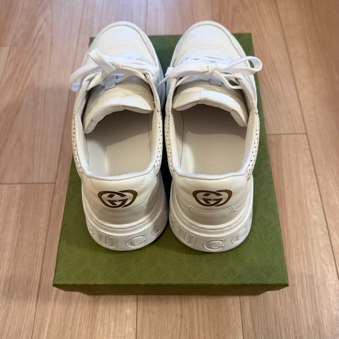 GUCCI GGエンボス メンズ スニーカー ホワイト 8.5（27.5cm）