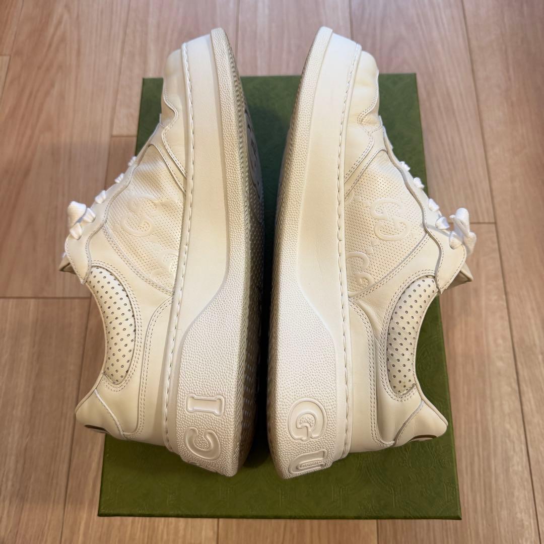 GUCCI GGエンボス メンズ スニーカー ホワイト 8.5（27.5cm）