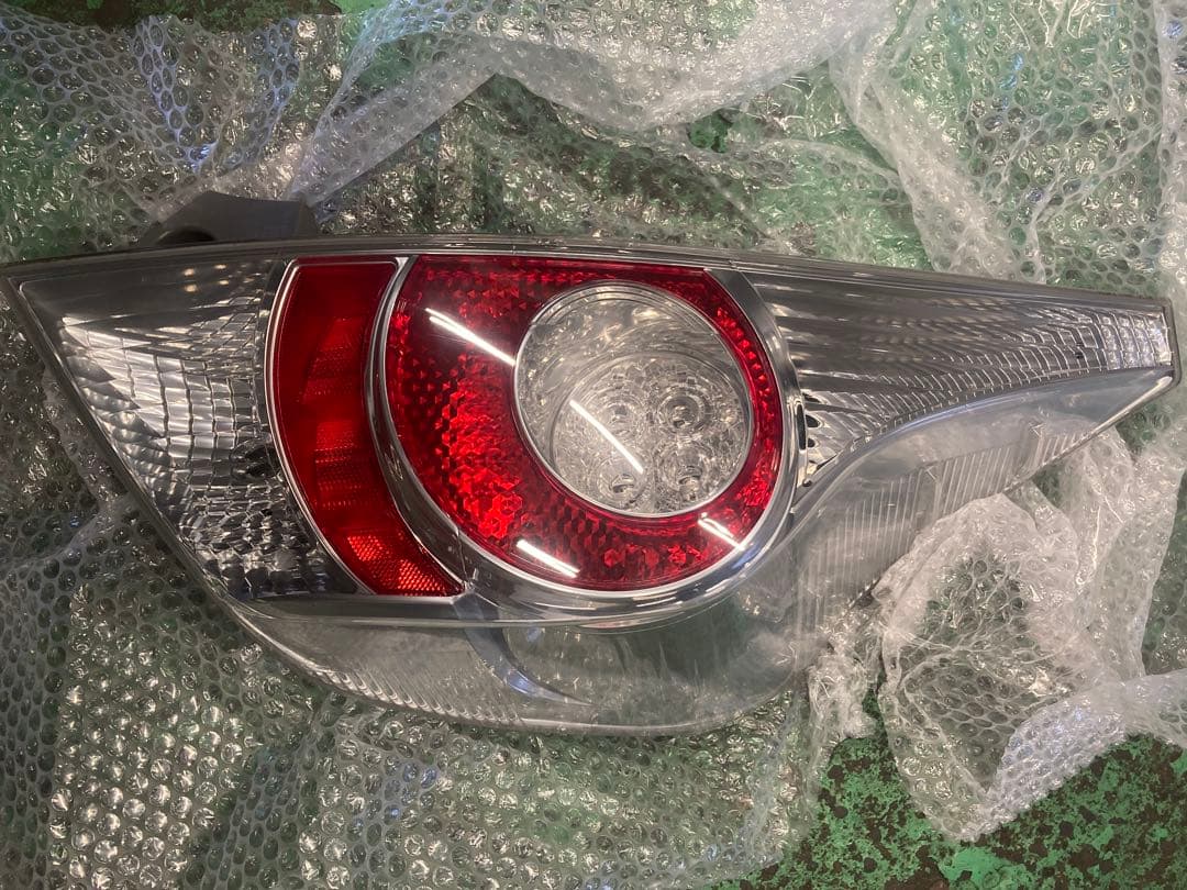 10アクア右テールランプ トヨタ 純正 アクア 《 NHP10 》 右テールランプ 81551-52D31 P30500