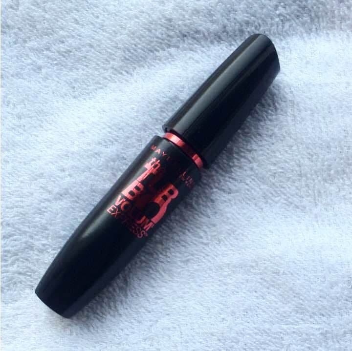 購入禁止。メイベリン ボリュームマスカラ