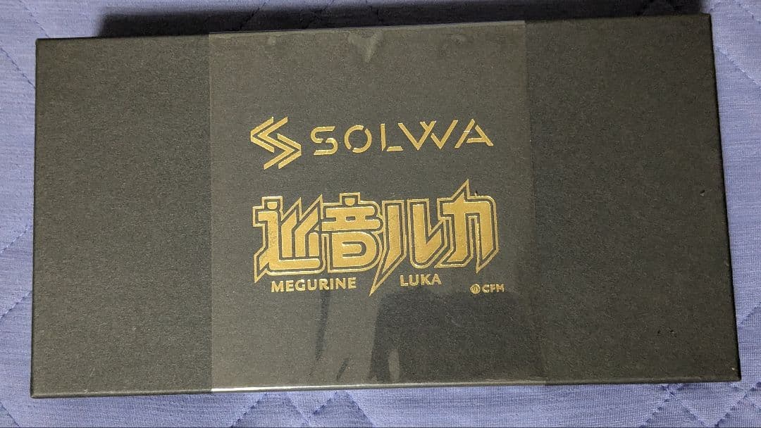 巡音ルカ 本革ラウンド財布 缶バッジ付き SOLWA