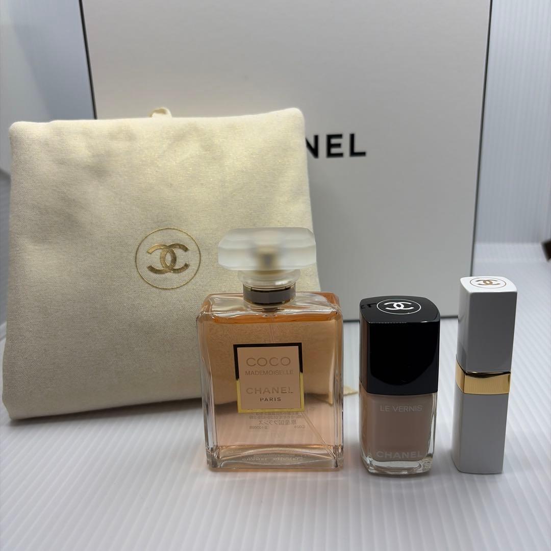 CHANEL ココマドモアゼルシ-クレットルックコフレボーチ付き