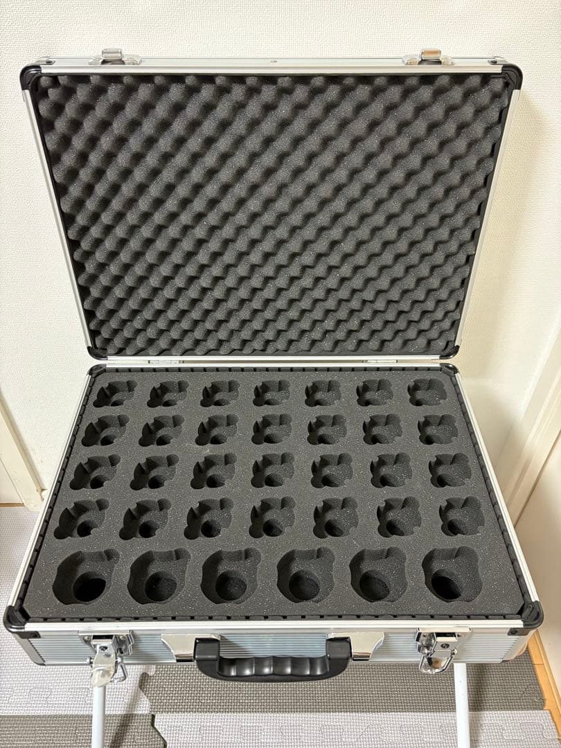 ベイブレード 収納用アタッシュケース 69個収納可能