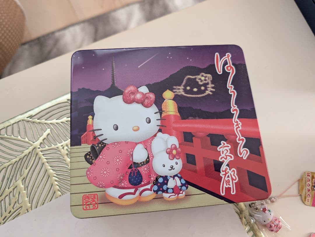 京都限定ハローキティ ストラップ6個セットオマケ 缶ケース付き