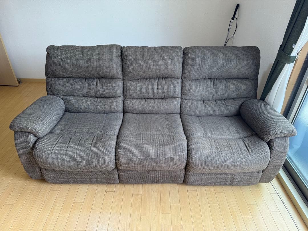 電動リクライニング機能付き3人掛けソファ