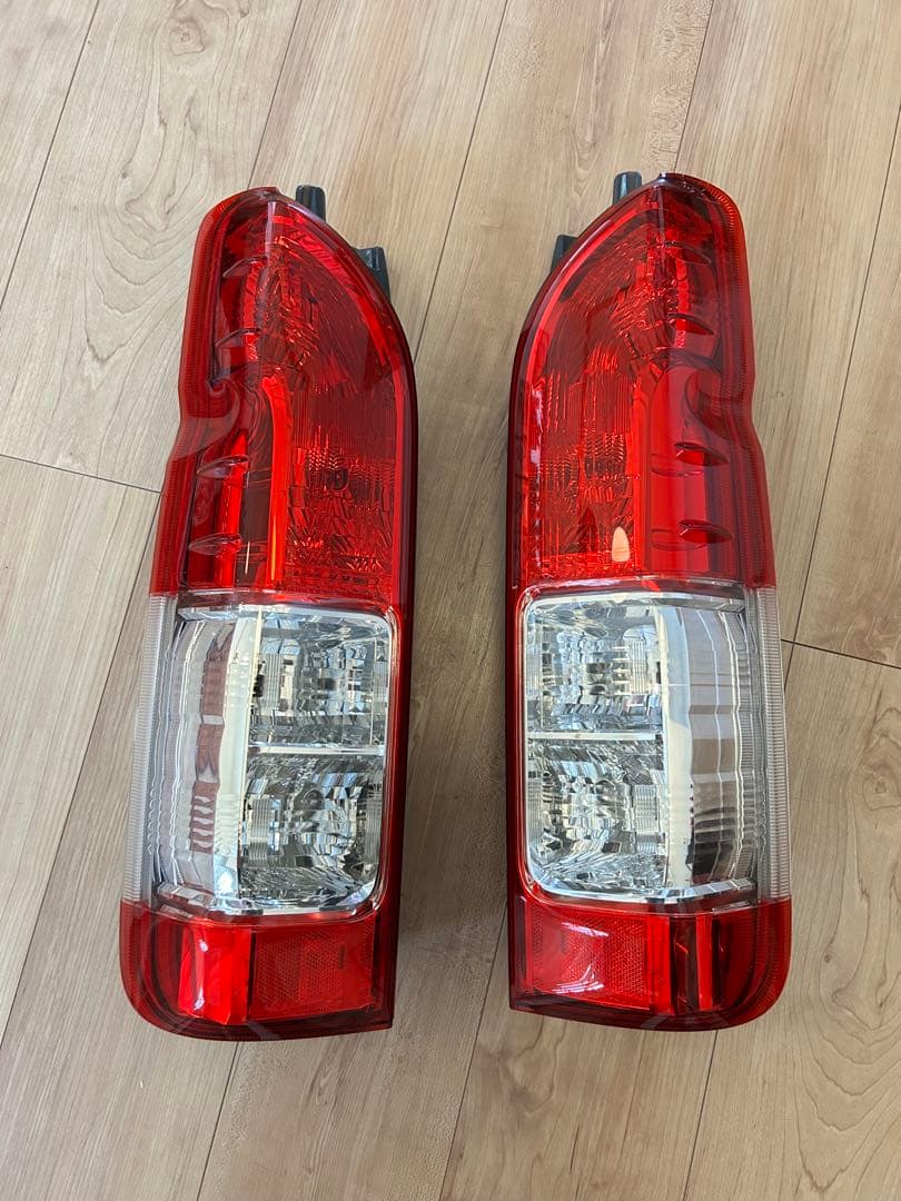 200系ハイエース トヨタ純正 テールライト