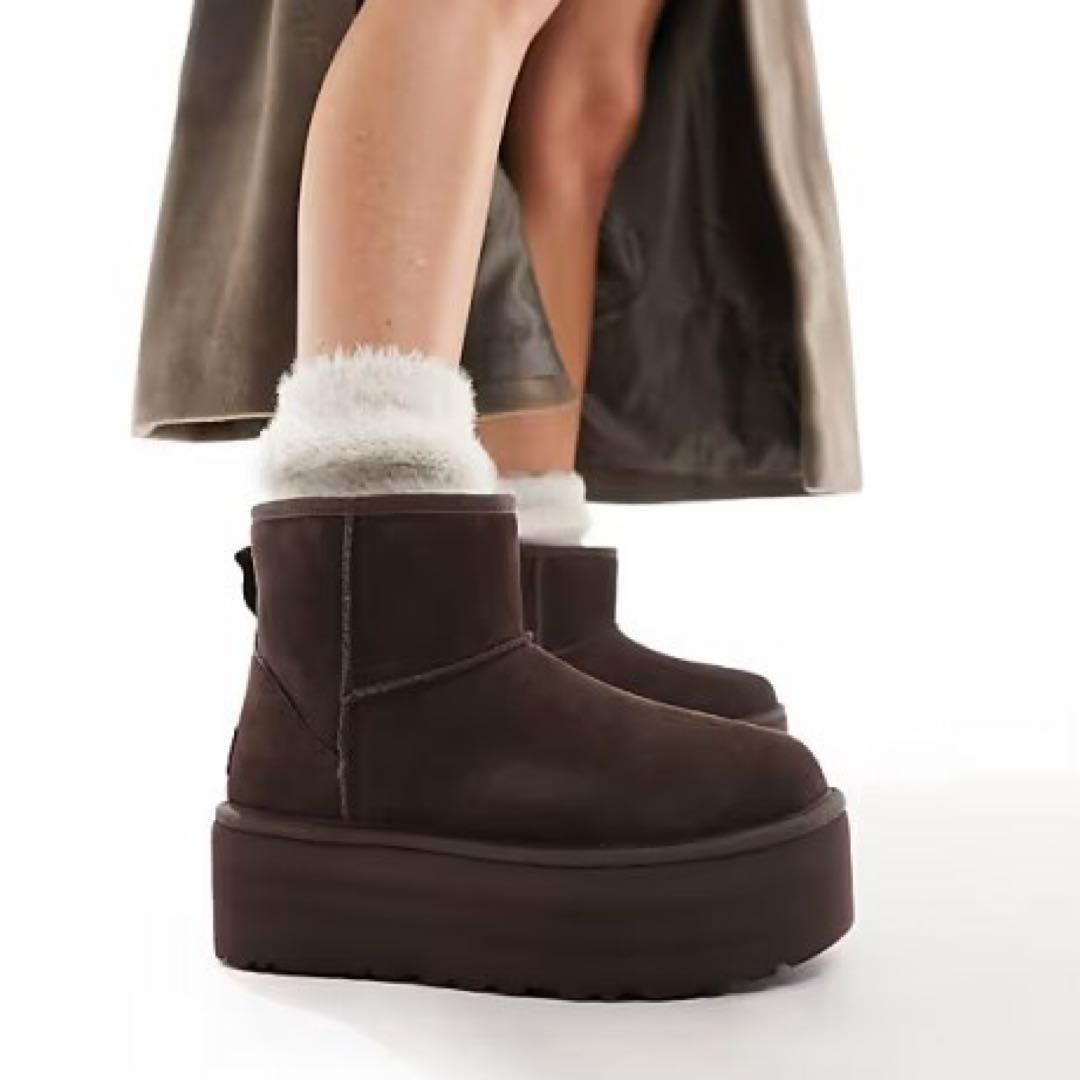 UGG クラシックミニ プラットフォーム ブラウン 25cm UGG＞クラシック ウルトラミニプラットフォーム ブーツ | ビューティー