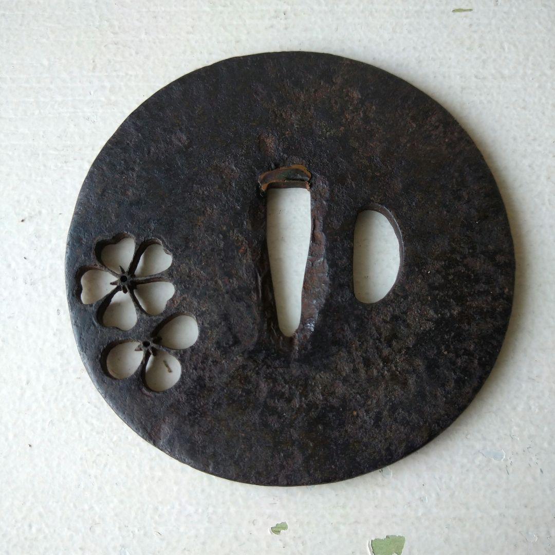 鉄製 鍔(つば) 花のデザイン 楽天市場】刀鍔 花柄紋の図 鉄製 絵金 鍔 刀の鍔 つば 鐔 刀鐔 日本刀