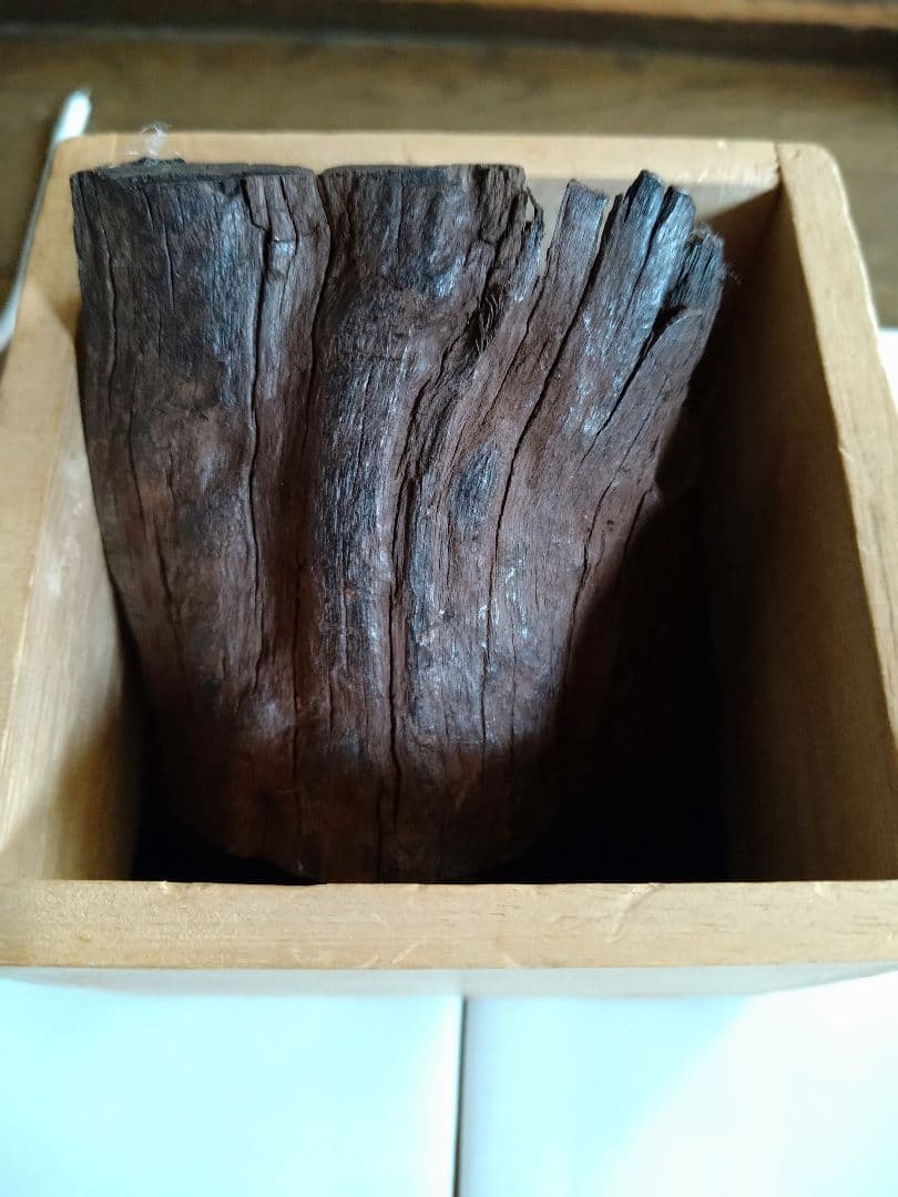 天然香木,伽羅、沈香、六国五味、のお香 黒　102g 不規則な形状