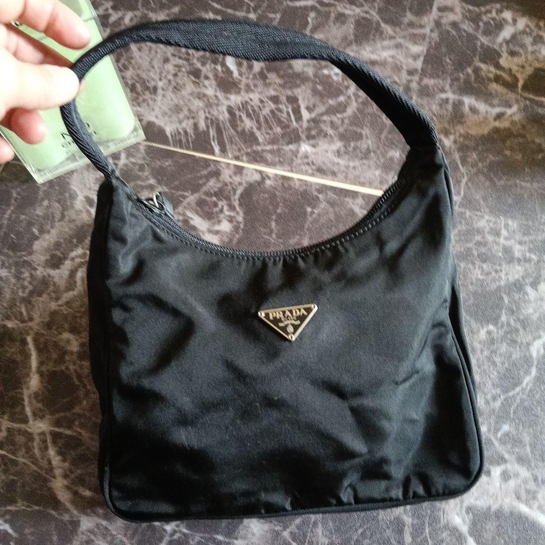 美品　PRADA　ブラックポーチ