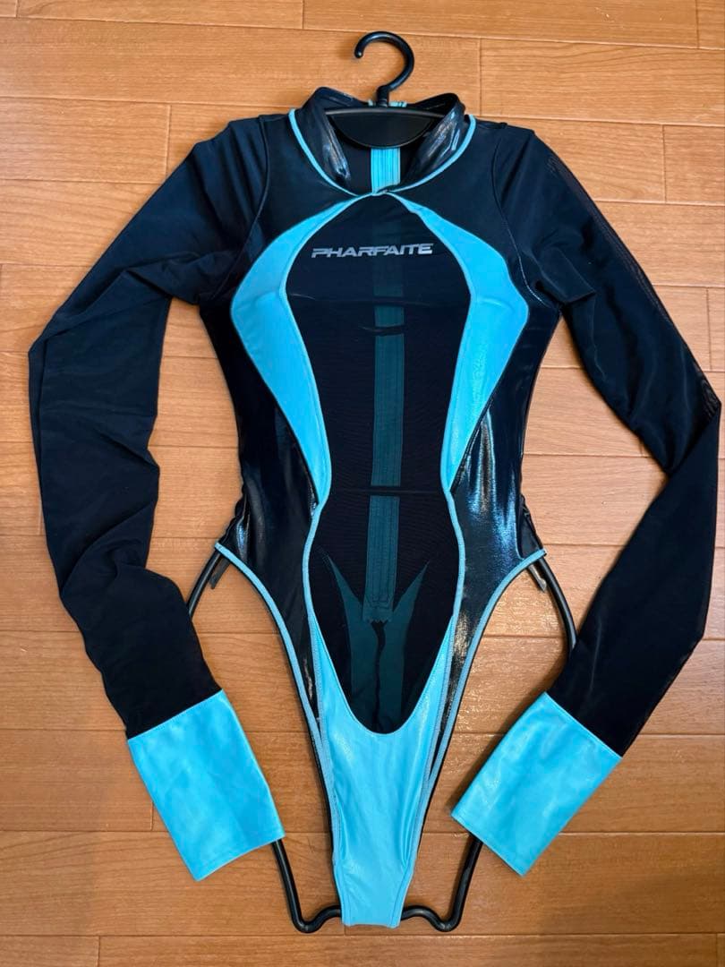 PHARFAITE SGSxSHEER ロングスリーブスピンラインボディスーツ。 PHARFAITE】SGSxSHEER ロングスリーブスピンラインボディスーツ