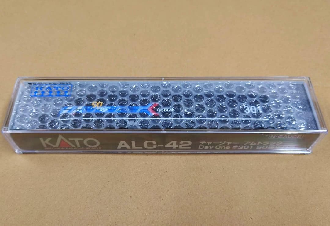 KATO 17736-K ALC-42アムトラックDayOne301 50周年 KATO】 17736-K ALC-42 チャージャー アムトラック Day One #301 50