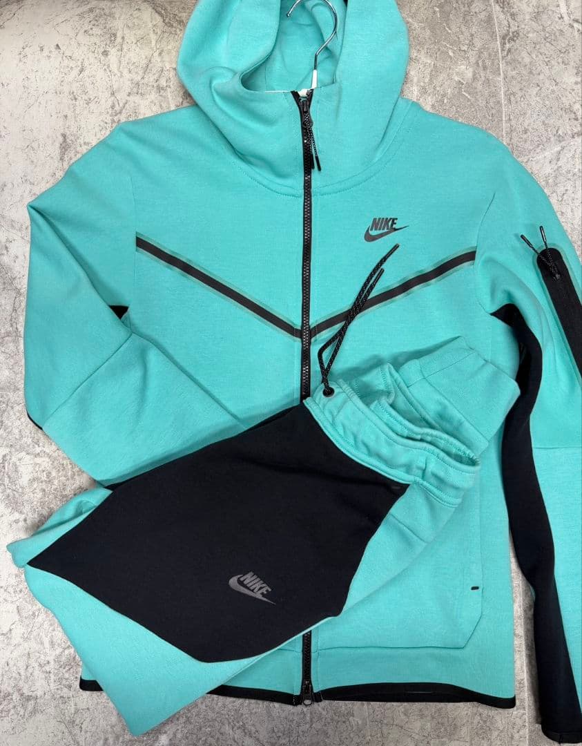 Nike テックフリース　上下セット　Ｓ　セントラルシー着用モデル 大人気！Nike テックフリース セットアップ ☆central cee着用 (Nike