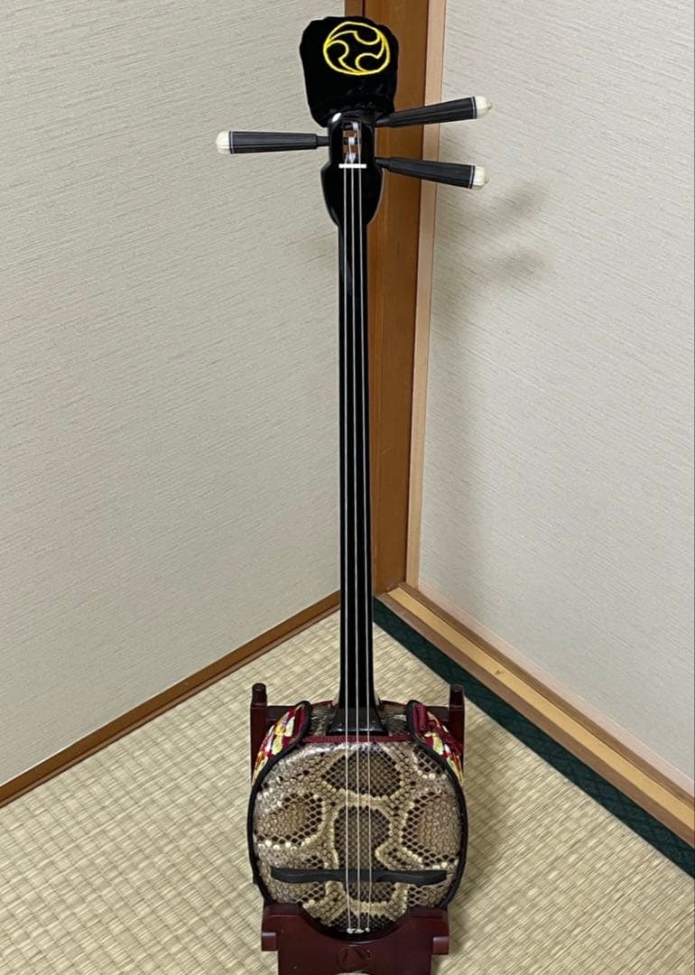 【みっこ】三味線本体 蛇皮 網目模様 セミハードケース、スタンド、付属品 楽天市場】【三線通販専門店】三線用ケース(セミハードケース)約850mm