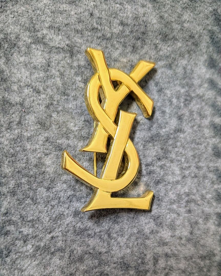 YSL ゴールド ロゴ ブローチ