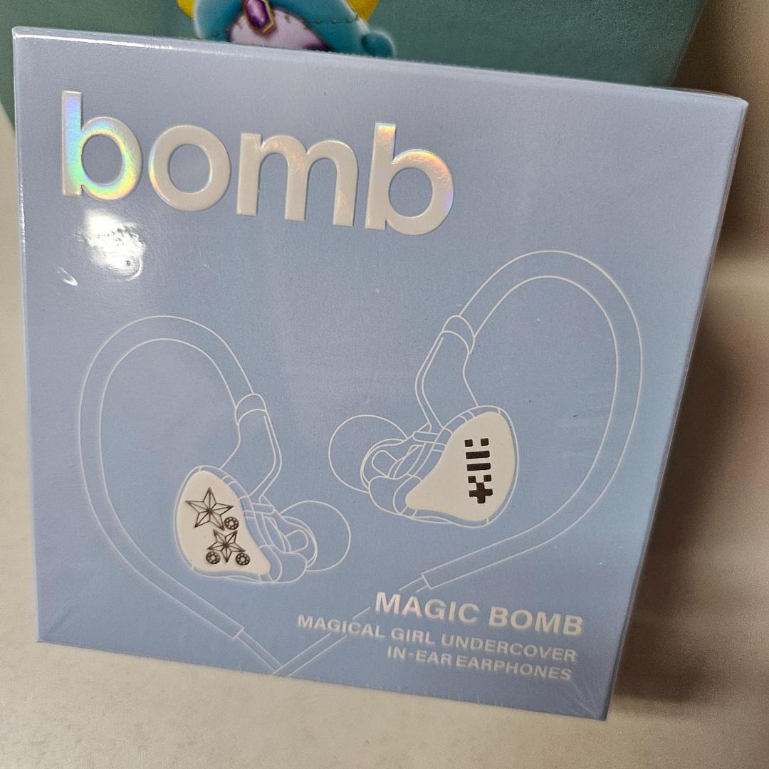 ILLIT アイリット [bomb] (Merch Ver.)