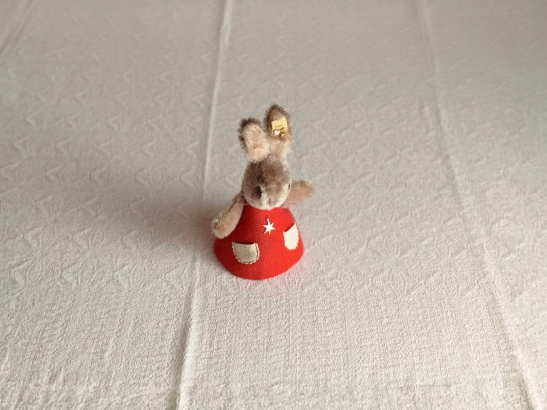 * vintage steiff ❀ * 赤いワンピースの ウサちゃん