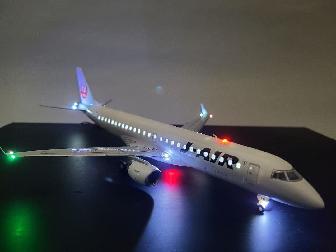 JAL エンブラエル E190 LED仕様 完成品 Yahoo!オークション - 1/144 レベル製 J-AIR エンブラエル 190 LED組込