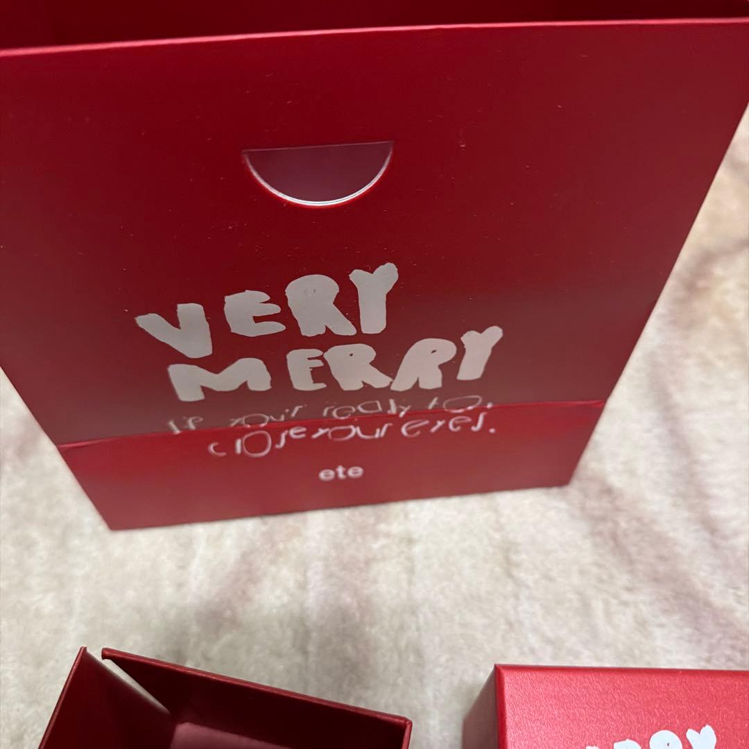 ete ゴールドリング 赤いギフトボックス付き