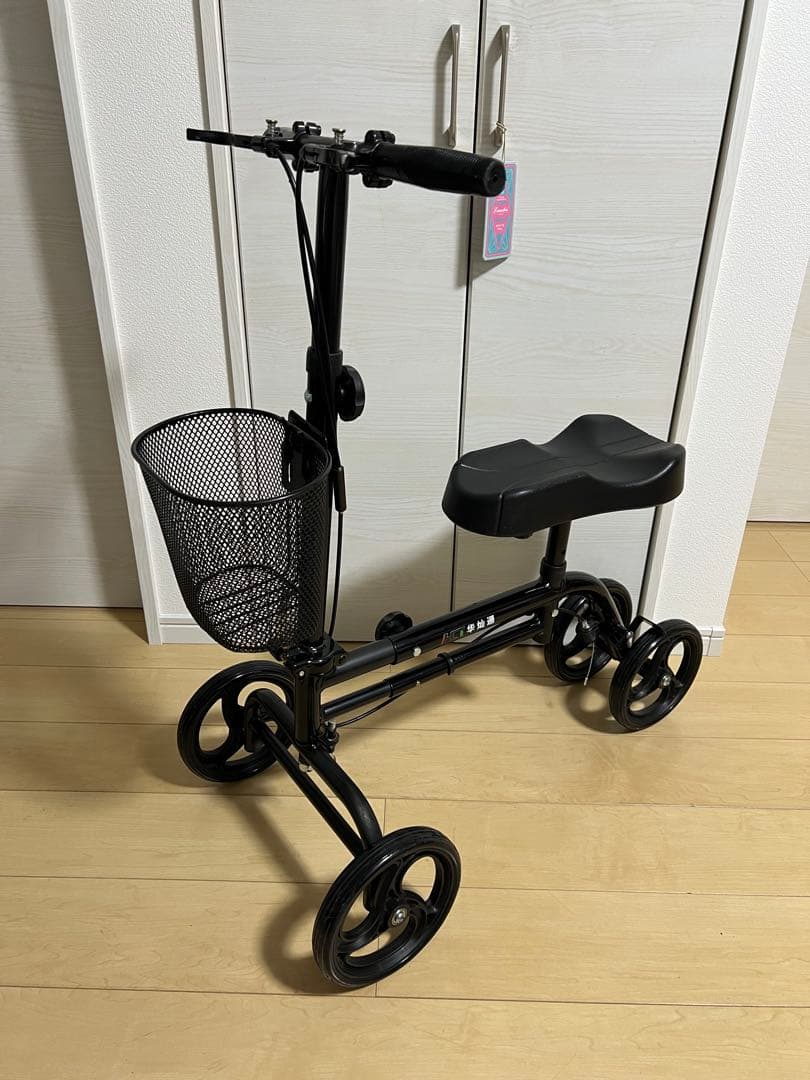 松葉杖いらず ニースクーター 膝用歩行器 バスケット付