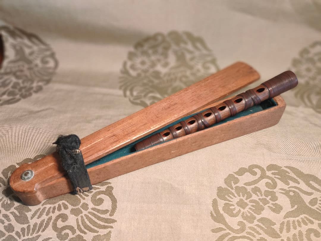 篳篥(ひちりき) 煤竹籐巻　扇面管箱付