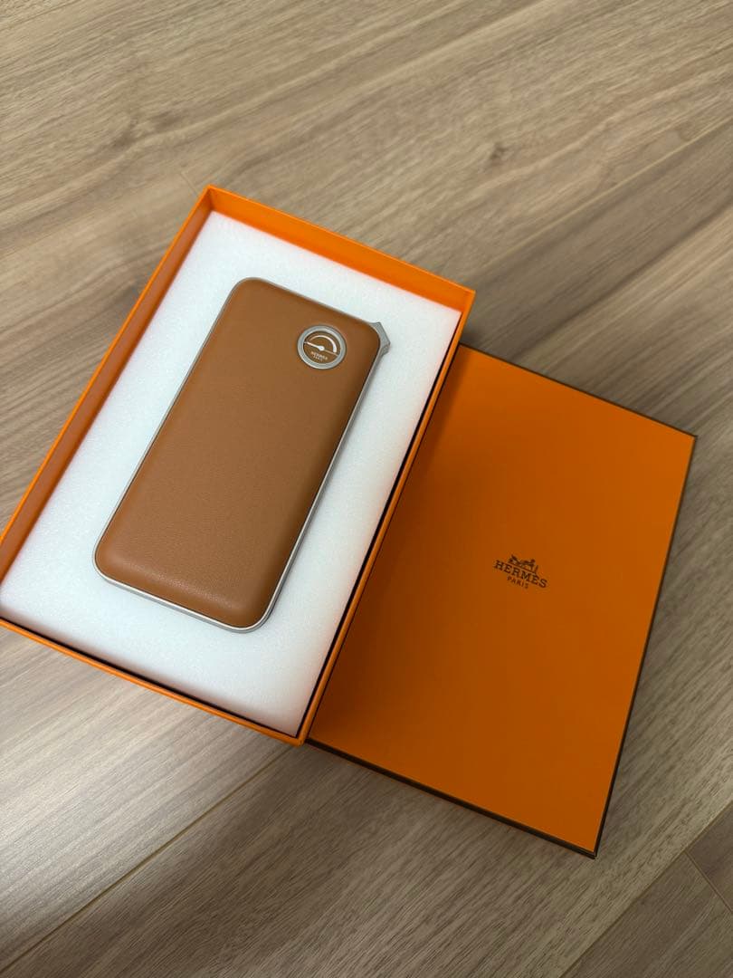 HERMES モバイルバッテリー プレゼント最適