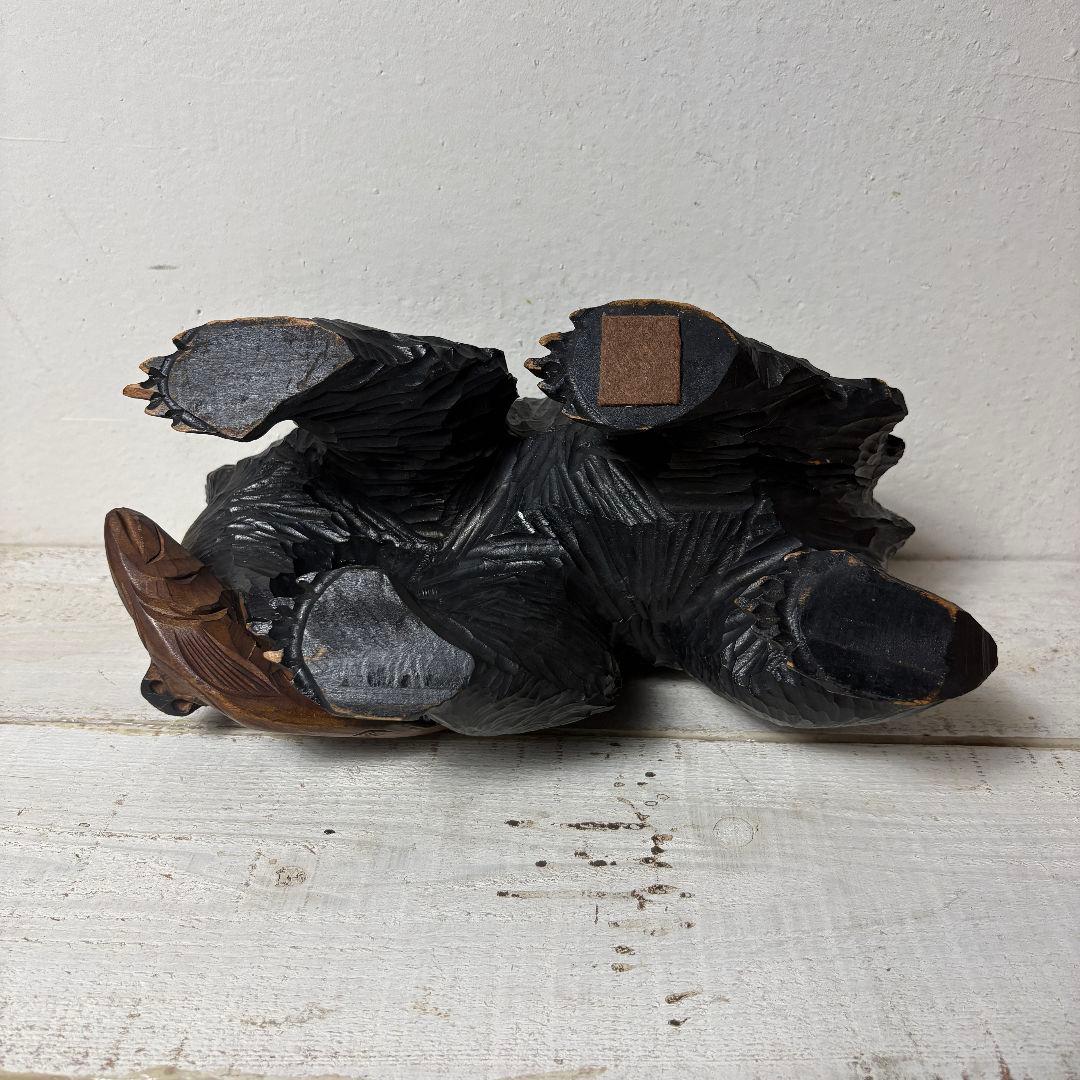 木彫りの熊 鮭喰い熊 毛彫り ガラス目 表情熊 作者不詳 - メルカリ