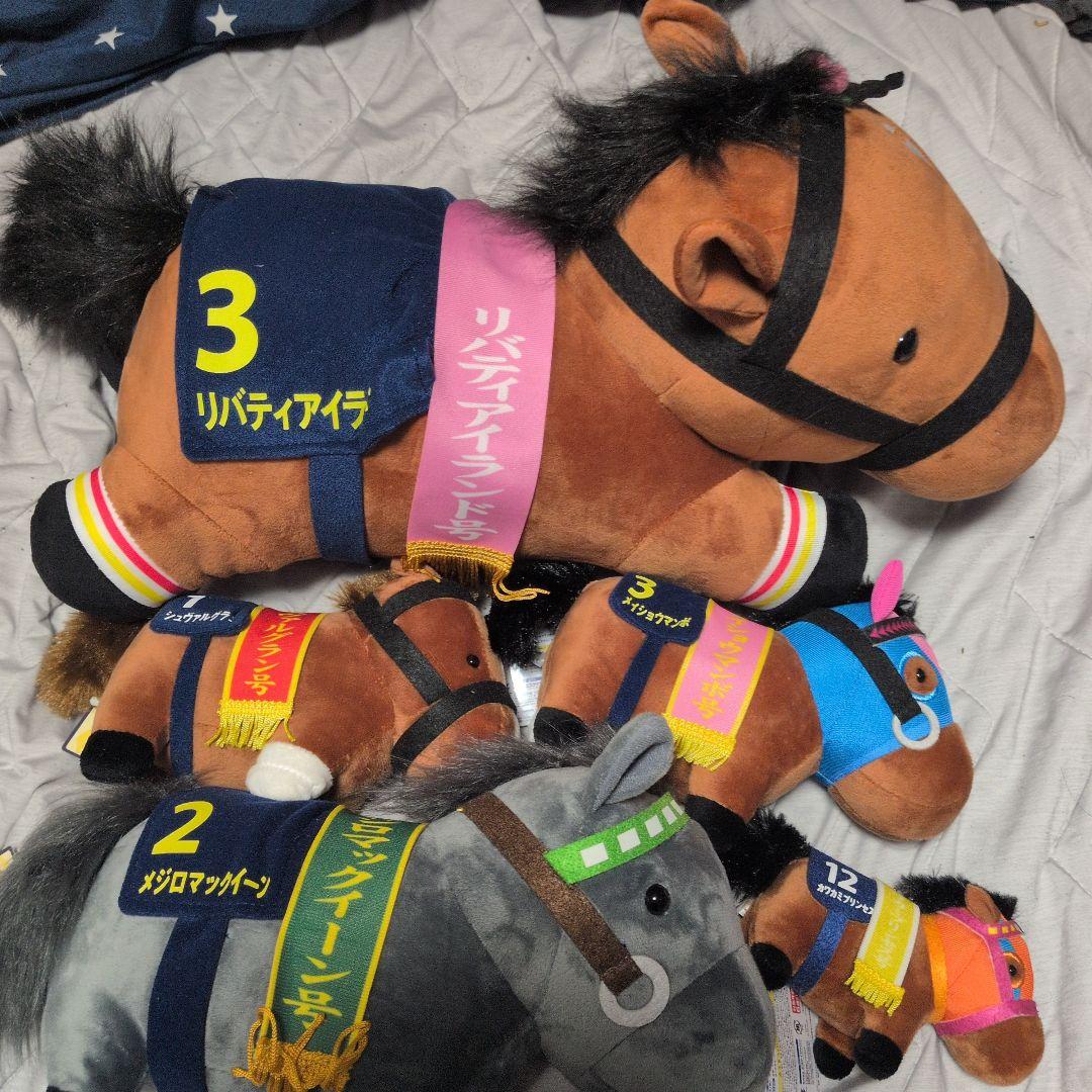 競走馬ぬいぐるみセット10セット 可愛さの大渋滞！」JRA初の競走馬ぬいぐるみ専門店が中山競馬場に