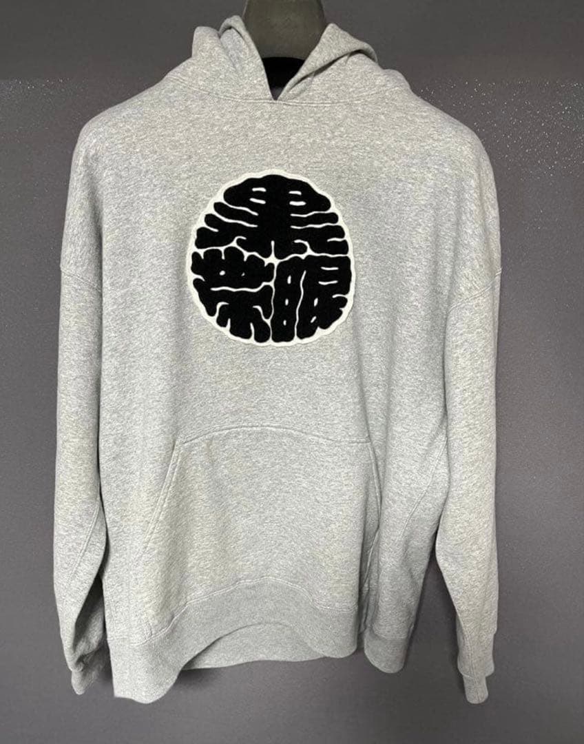 Blackeyepatch Lサイズ　家紋ロゴが特徴のグレーのフード付きパーカー