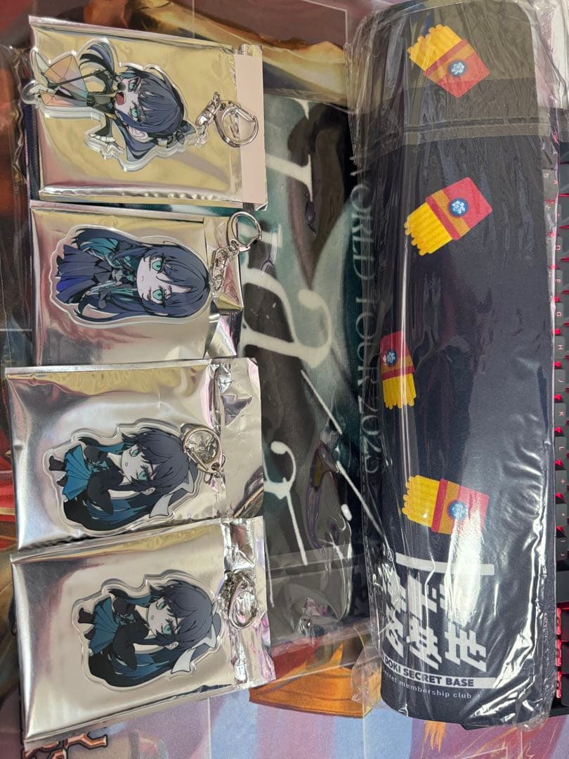 ado デスクマット タオル キーホルダー　計6点 2026年最新】デスクマット adoの人気アイテム - メルカリ