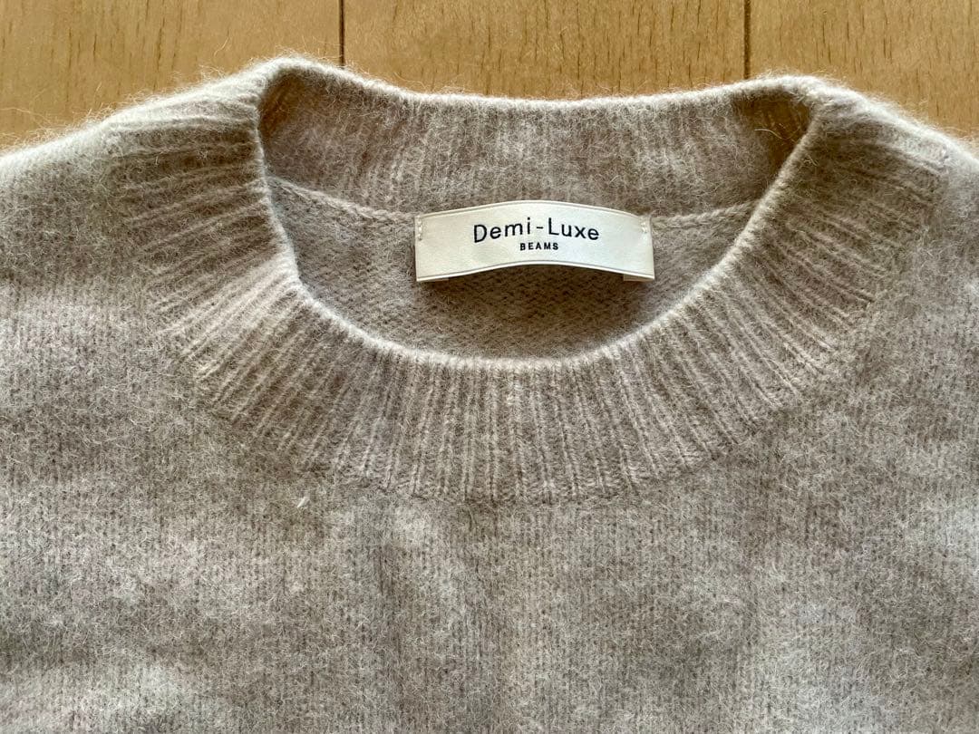 Demi-Luxe BEAMS フラッフィクルーネックニット　ベージュ Demi-Luxe BEAMS（デミルクス ビームス）の「Demi-Luxe BEAMS