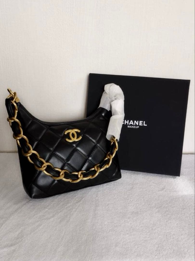 わ*ん様 CHANEL ブラック レザー ショルダーバッグ CHANEL（シャネル） マトラッセ ココマーク チェーンショルダー