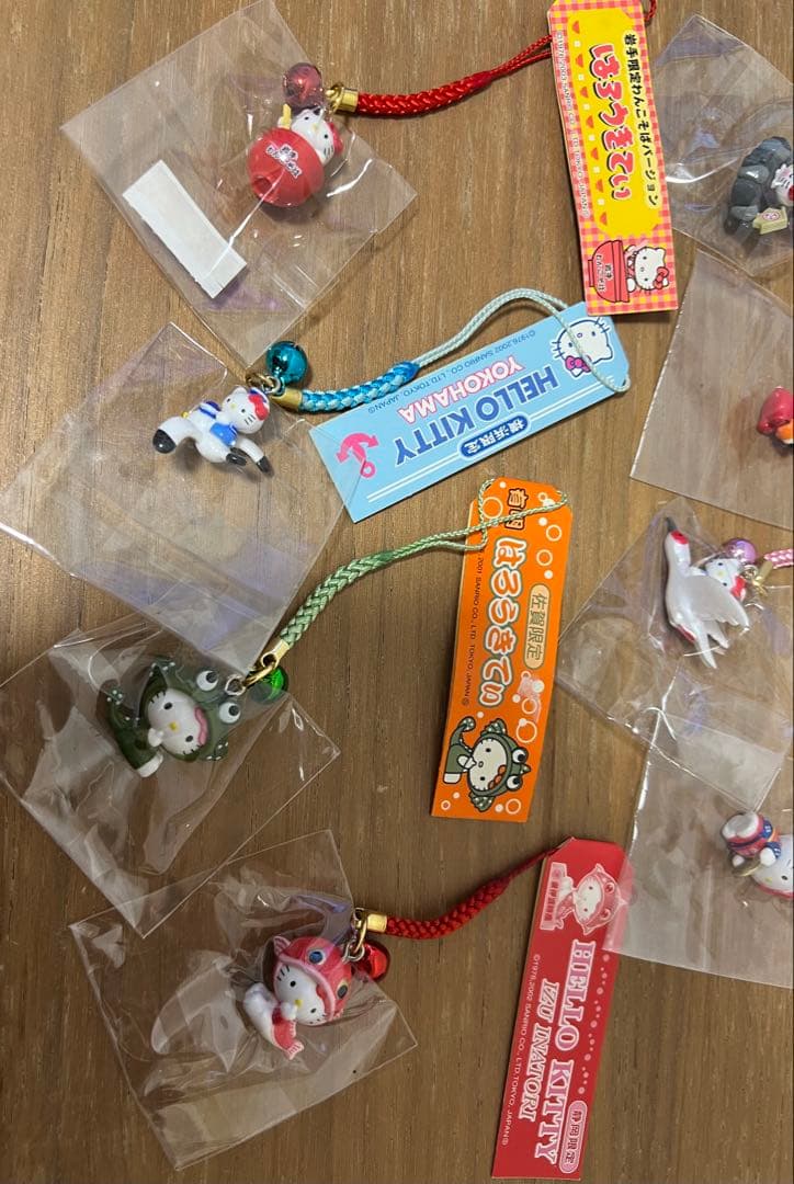 ご当地キティ 根付け 8種セット おまとめ売り - メルカリ