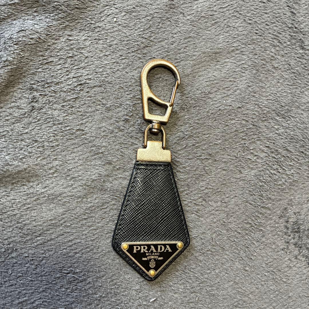 プラダ　キーホルダー　ストラップ　キーリング　0710
