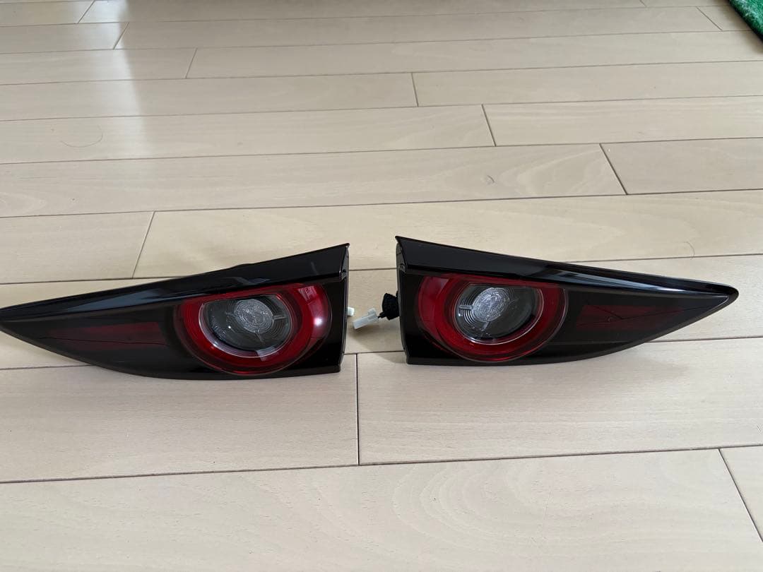 マツダ3 ファストバック　15S用テールゲート側　テールライトR/Lセット