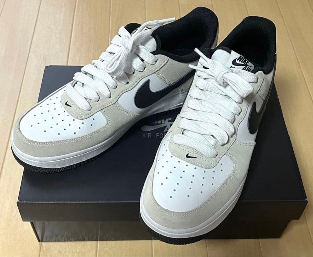 ナイキ エア フォース 1 '07 LV8 ホワイト/ブラック 27.5cm