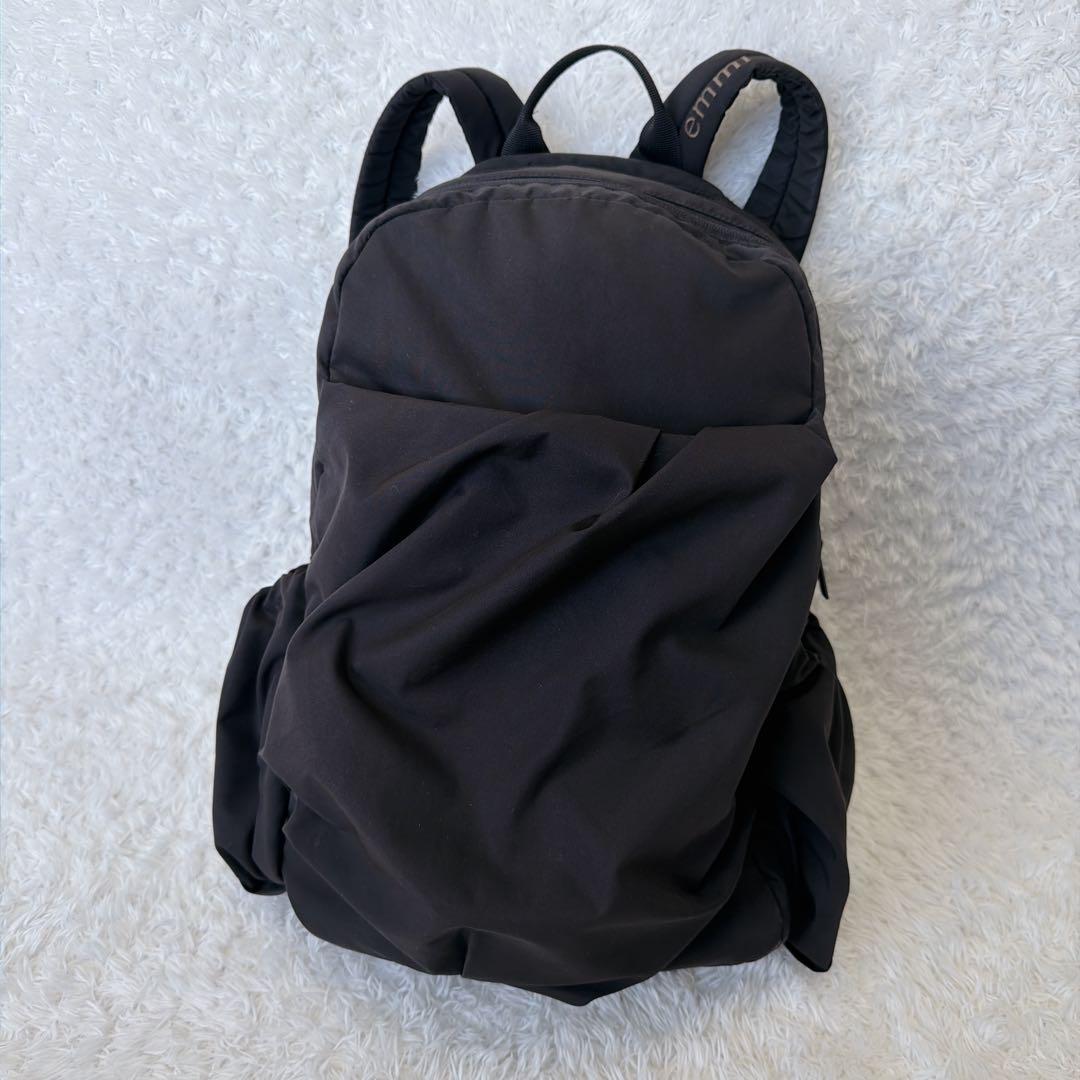 【良品】emmi eco 撥水ギャザーボディーバックパック　黒