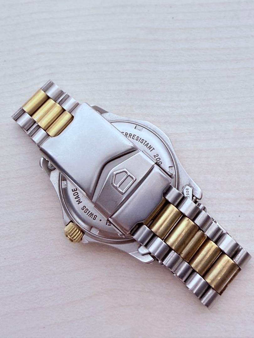 稼働】 タグホイヤー WE1222-R QZ ホワイト文字盤 メンズ腕