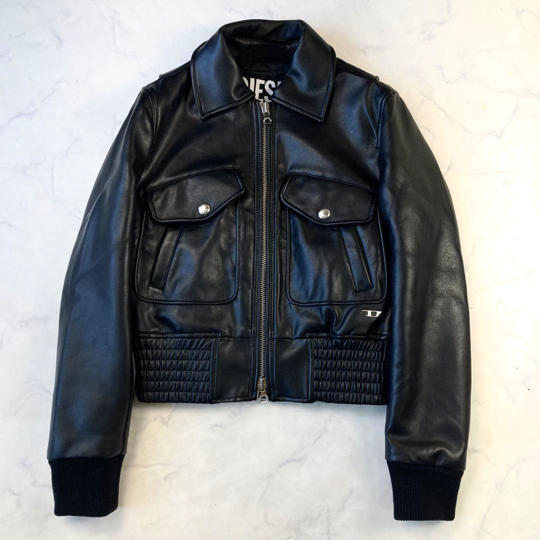極美品 現行タグ ディーゼル フェイクレザージャケット ロゴ 黒 短丈 極美品 現行タグ ディーゼル フェイクレザージャケット ロゴ 黒 短丈