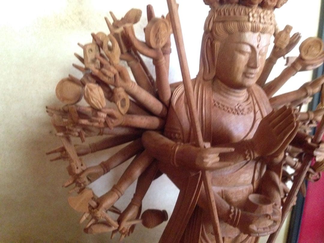 台座仏像全て高級白檀仕上げ  十一面千手観音菩薩像 香木白檀仏像110万円の品