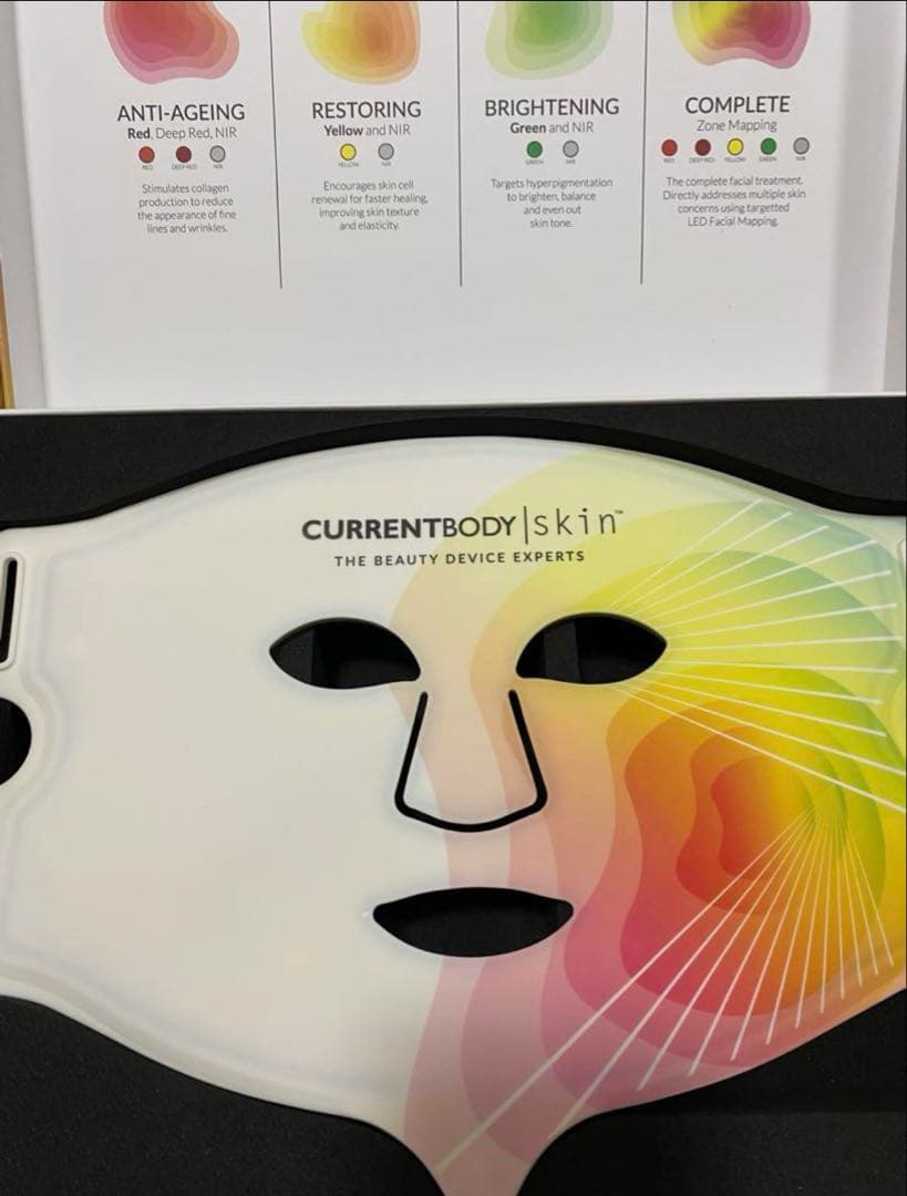 CURRENTBODY 4-in-1 LED Face Mask 付属品付き