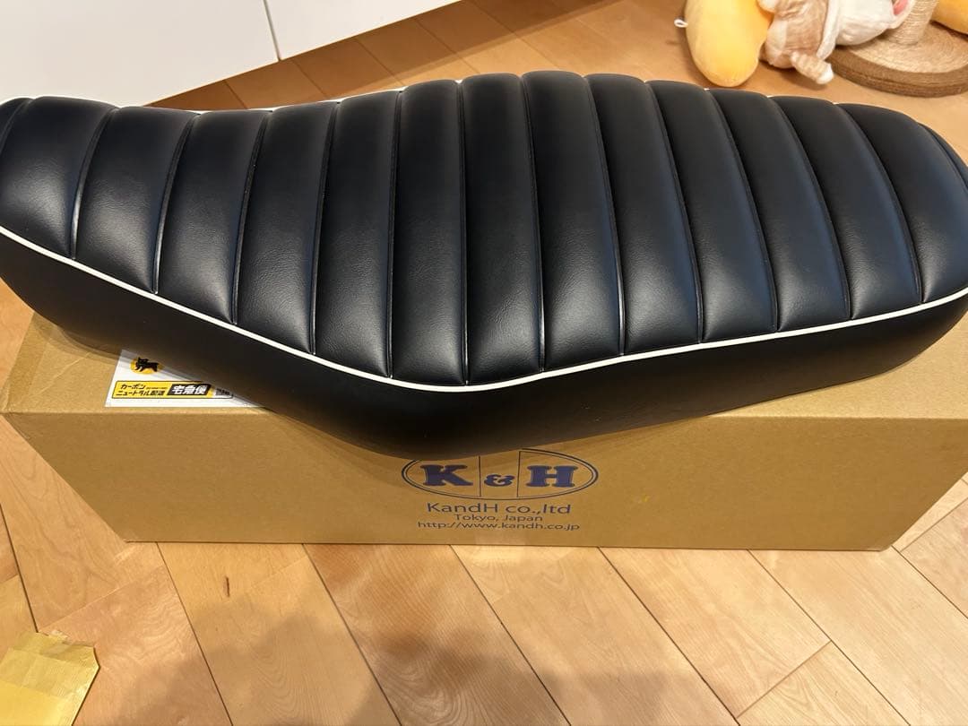 カワサキ W800 純正シート KAWASAKI W800「純正シートをカスタムしてみた。」 | ウェビック