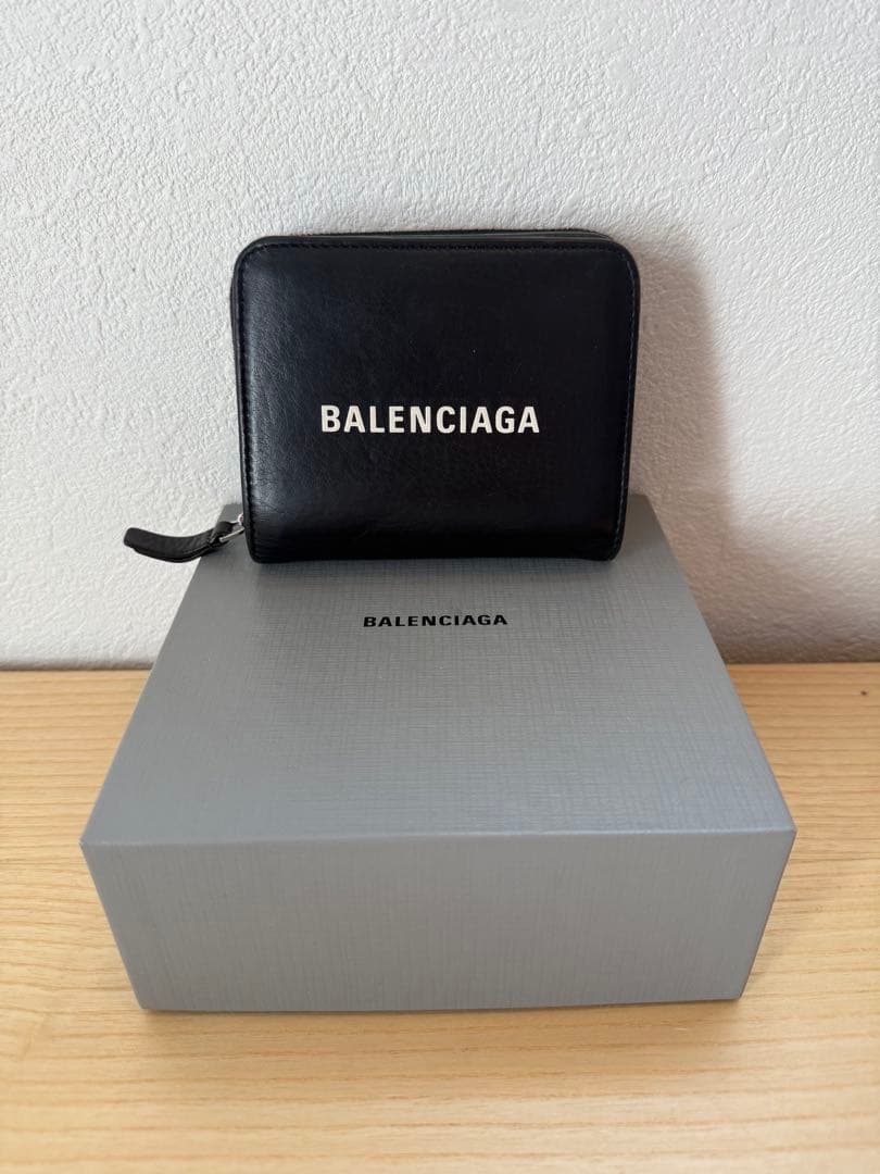 BALENCIAGA 二つ折りレザー財布　メンズ BALENCIAGA バレンシアガ 二つ折り財布 キャッシュ ウォレット