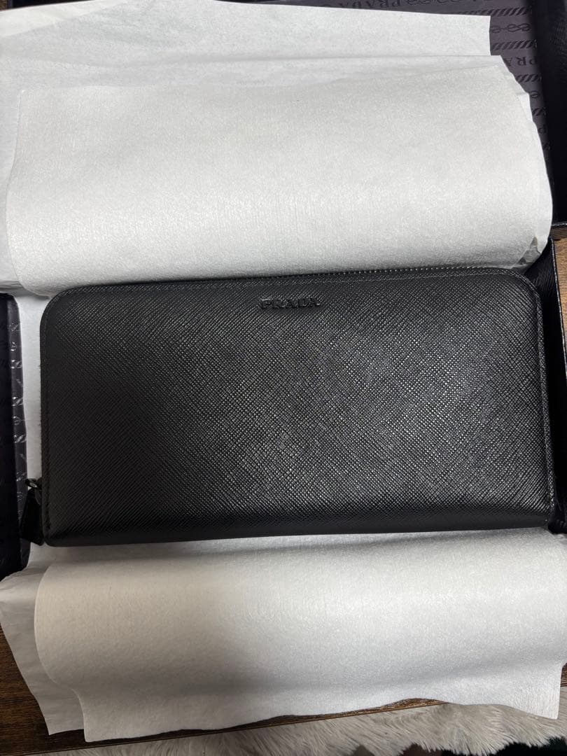 PRADA サフィアーノレザー 長財布 ラウンドファスナー