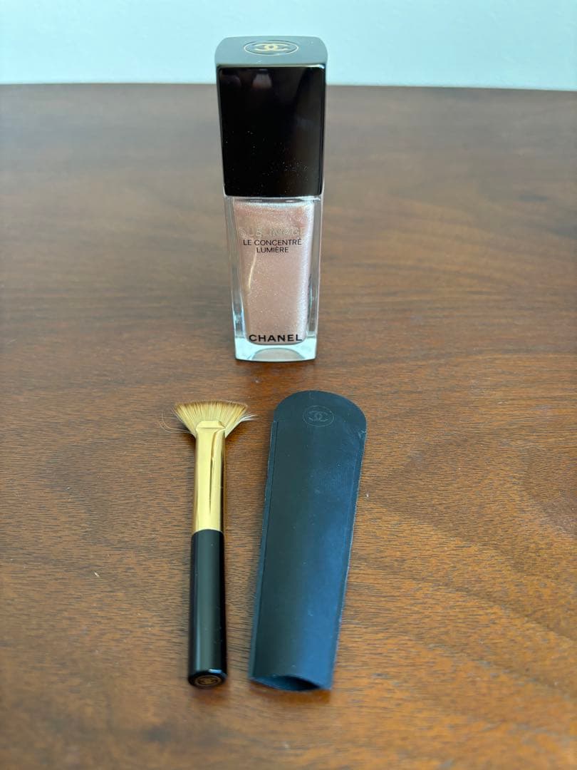 サブリマージュ ル コンサントレ ルミエール プレミアム リキッド ハイライター 率直な感想 (p_-) シャネルホリデー「サブリマージュ ル コンサントレ