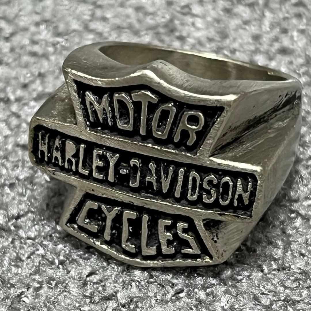 d54 Harley-Davidson 盾ロゴ強調　無骨バイカー映え　雰囲気抜群